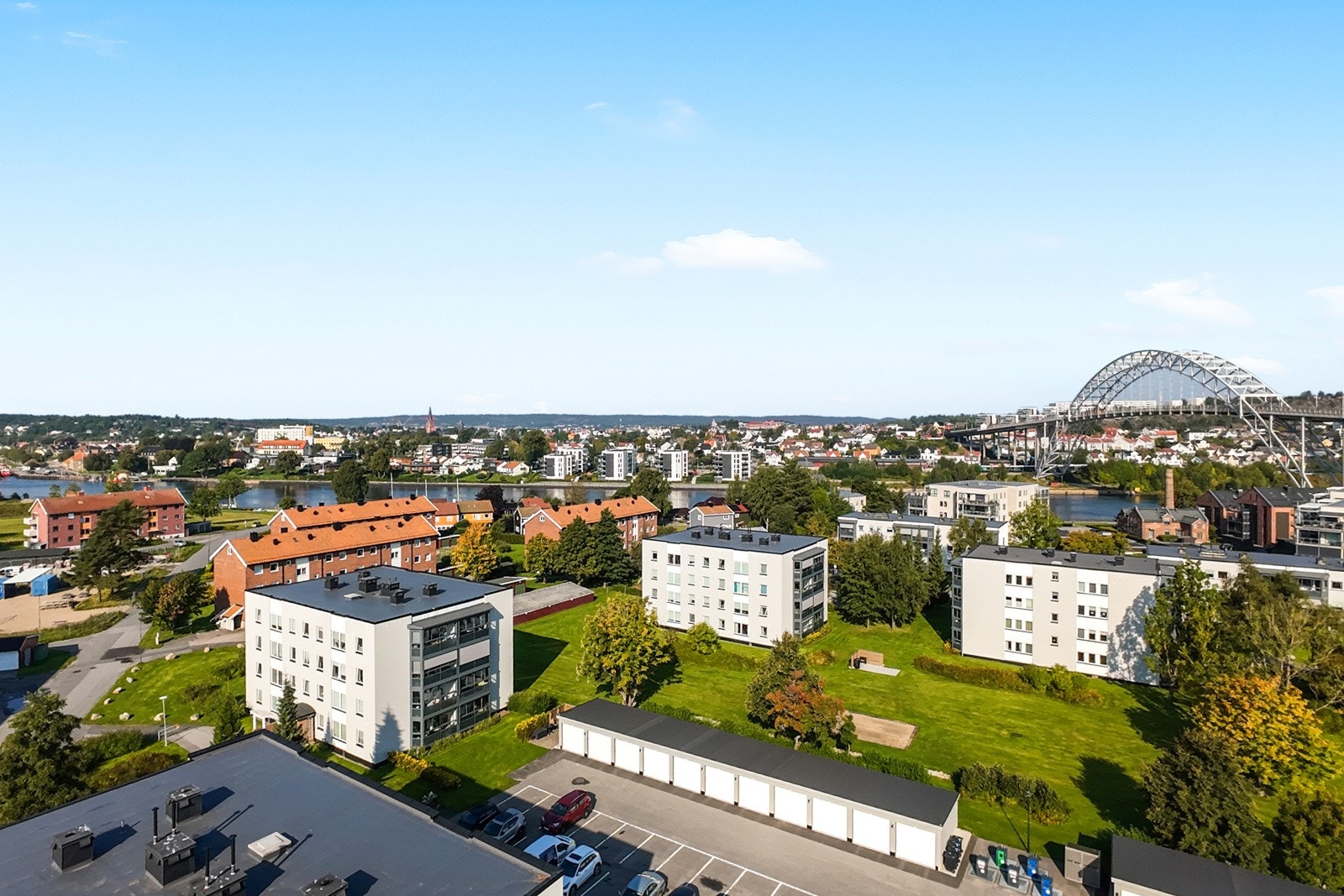 Prestelandet har en sentral og populær beliggenhet rett utenfor "Vollane" i Gamlebyen Galleribilde