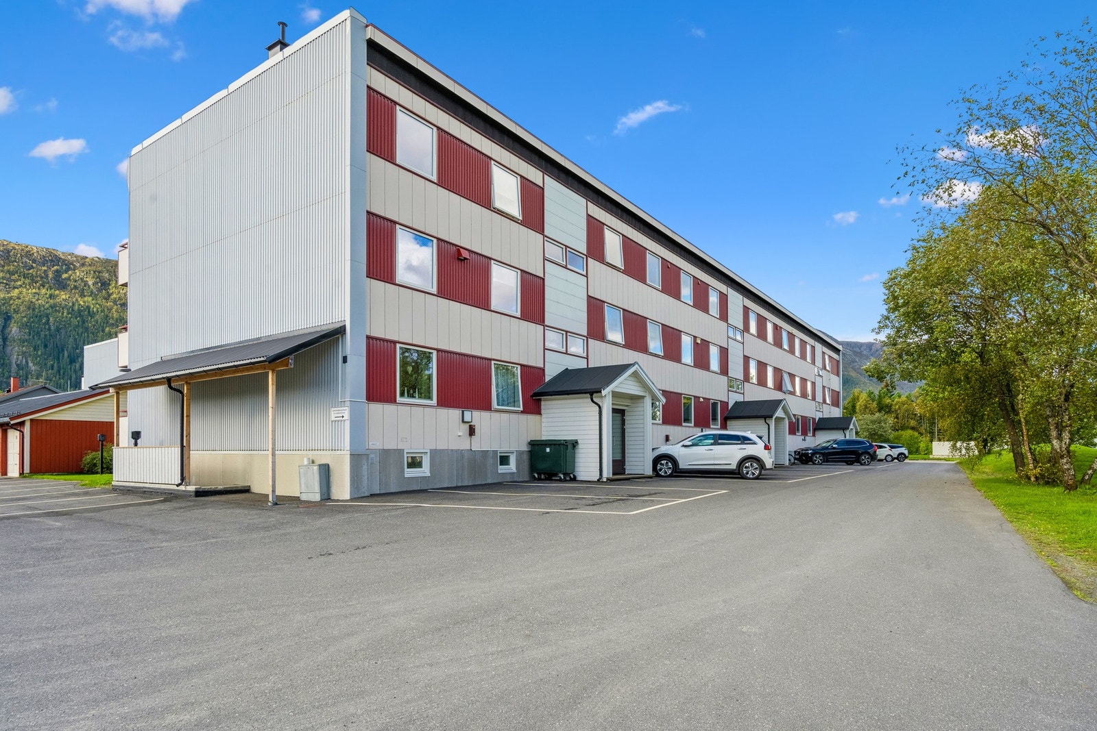 Borettslaget er veldrevet og har i senere år både drenert og isolert mur, skiftet alle vinduer og dører, lagt ny taktekking og gjennomført rørfornying av avløpsrør m.m. Galleribilde