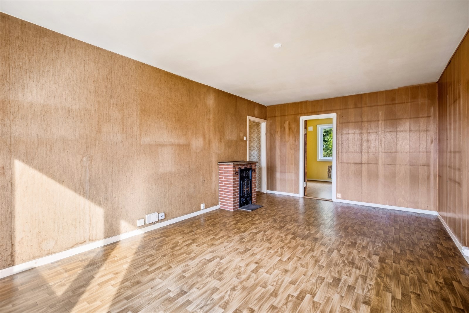 Plass til både sofagruppe og spisebord, og her kan man invitere familie/venner på hyggelige sammenkomster. Galleribilde