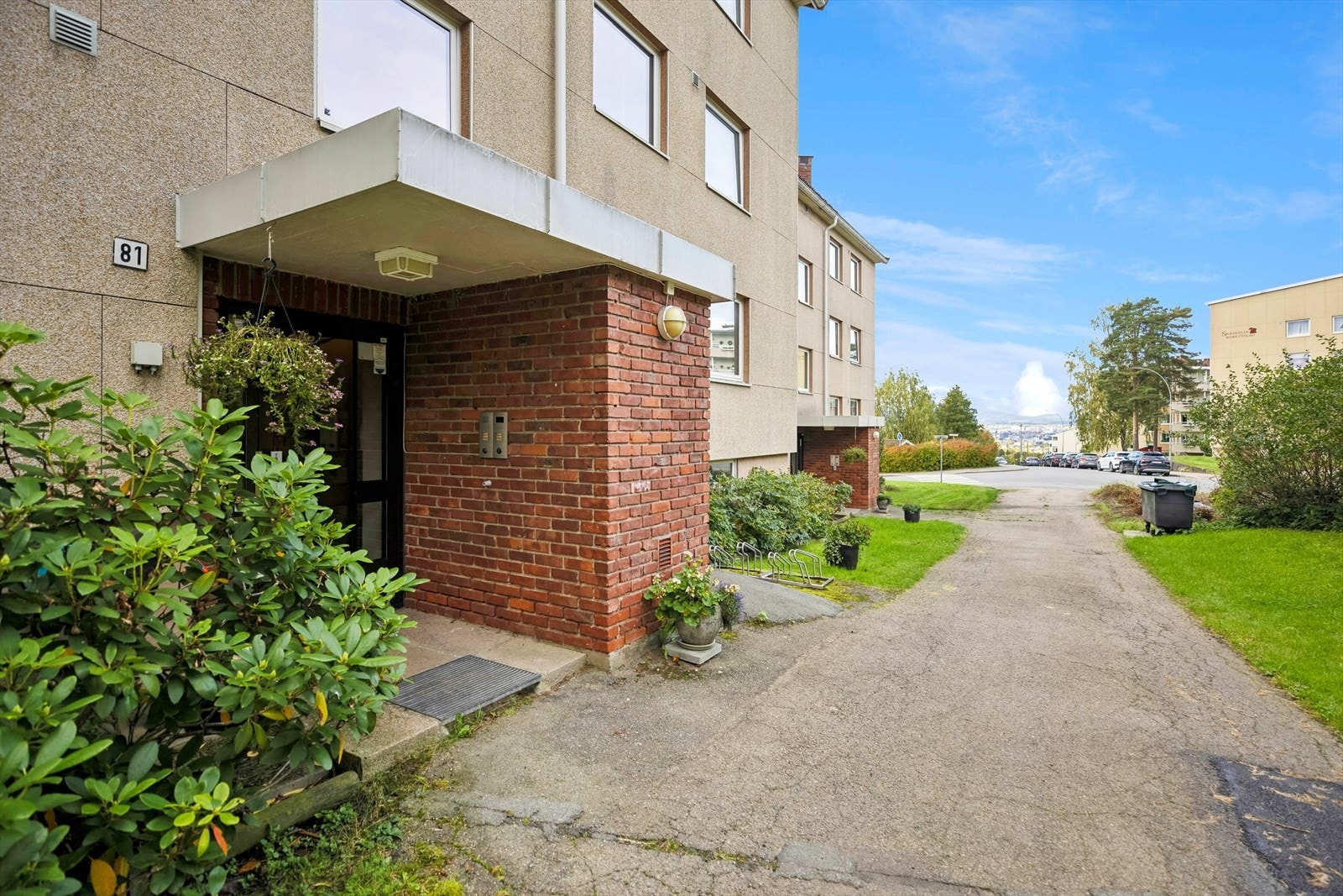 Eiendommen har behov for oppgradering for å tilfredsstille dagens krav til standard. Dette er en bolig med stort potensiale for de som ønsker et hjem der de med innsats kan få det slik de selv ønsker. Galleribilde