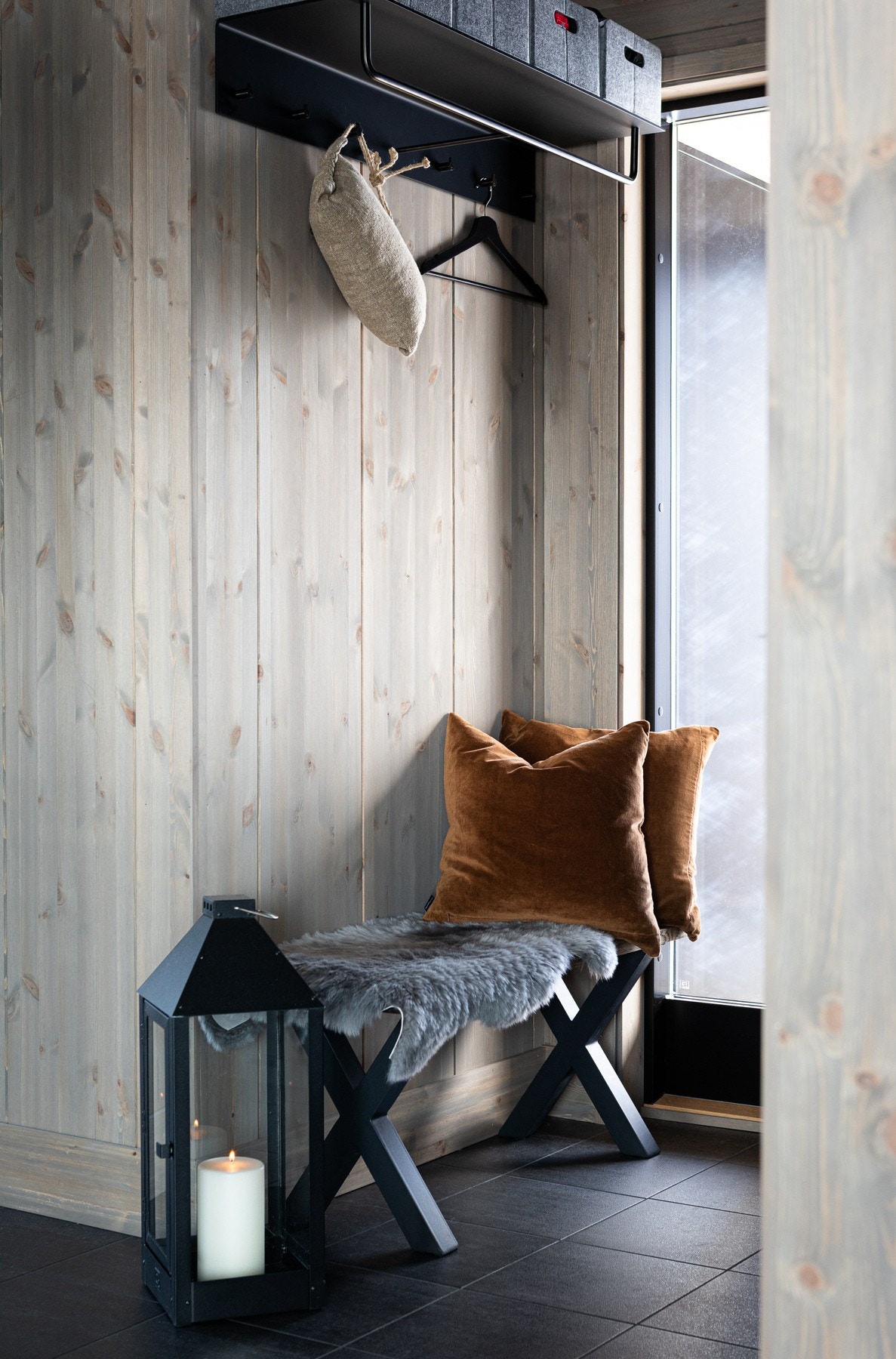 Flislagte gulv med varmekabler i entrèen Galleribilde