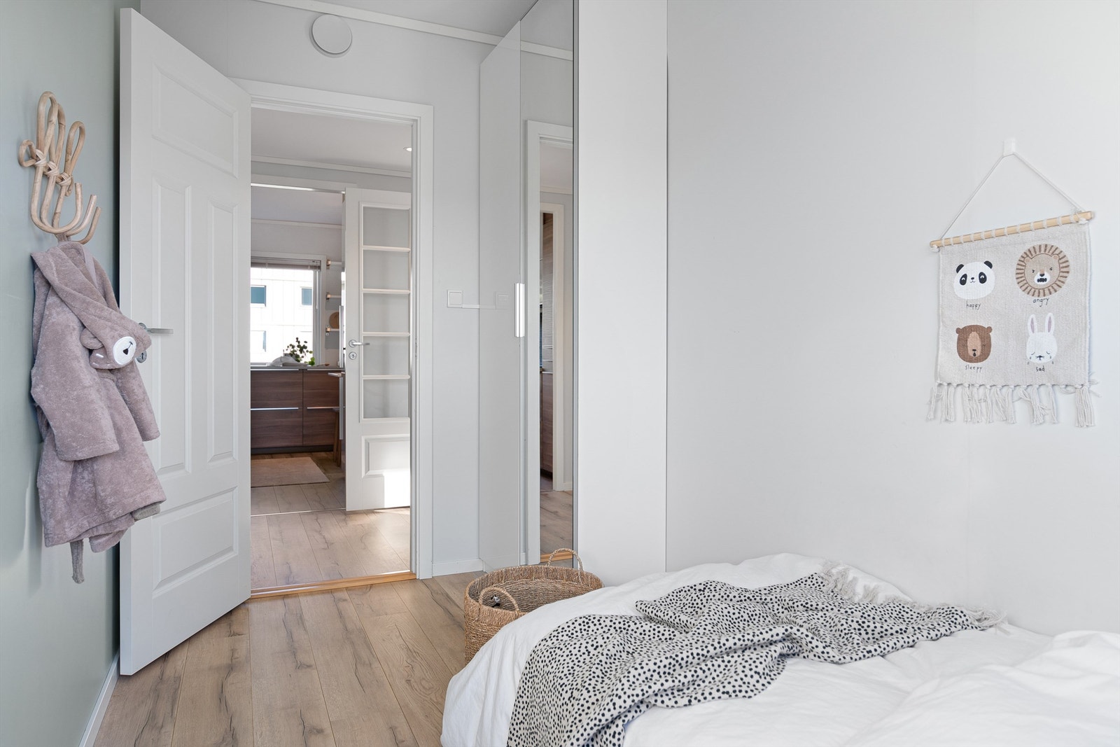 - Innredet med garderobeskap - Galleribilde
