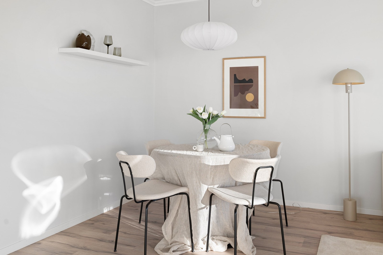 - Det er også god plass til en stor spisegruppe hvor middagen kan nytes - Galleribilde