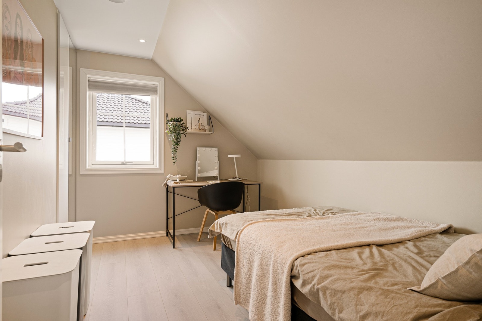 Soverom 3 - alle soverommene har også garderobeløsning Galleribilde