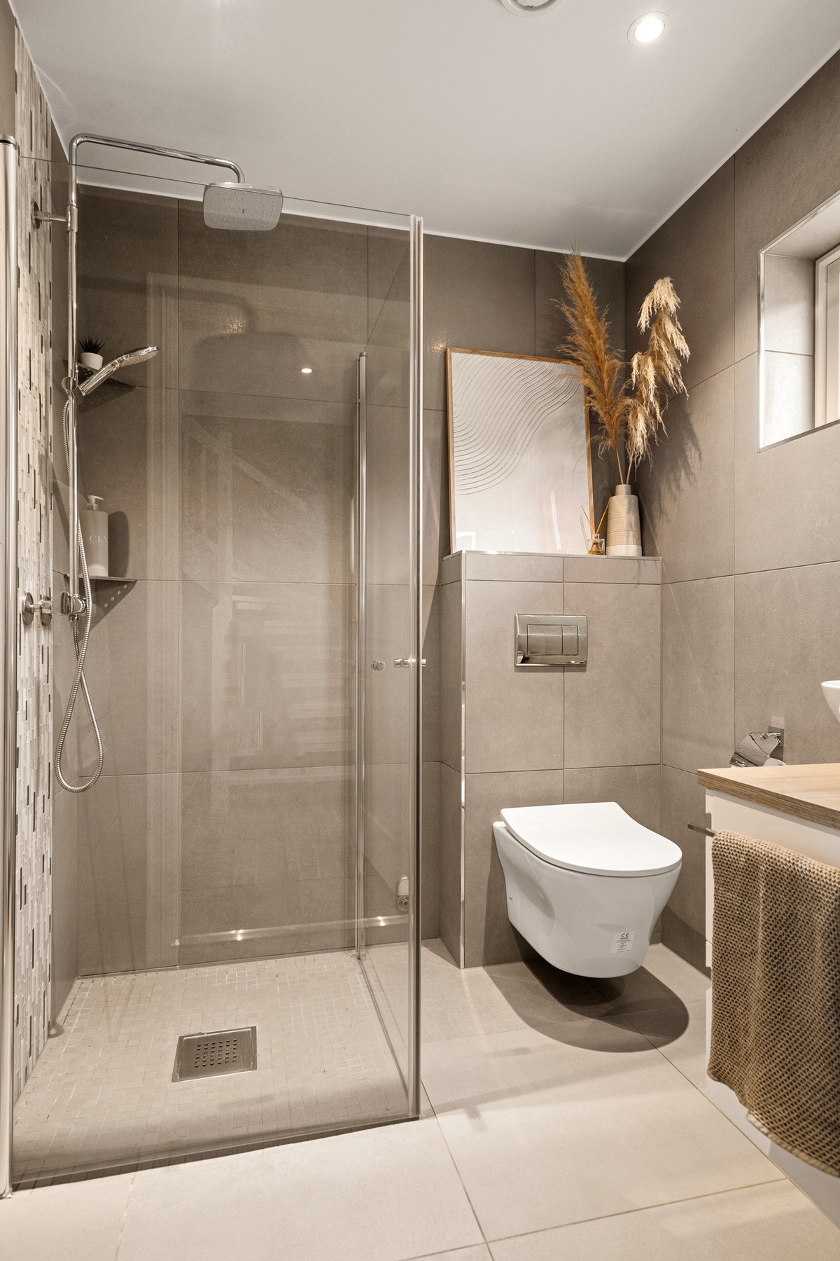 Praktisk baderom i 1. etasje Galleribilde