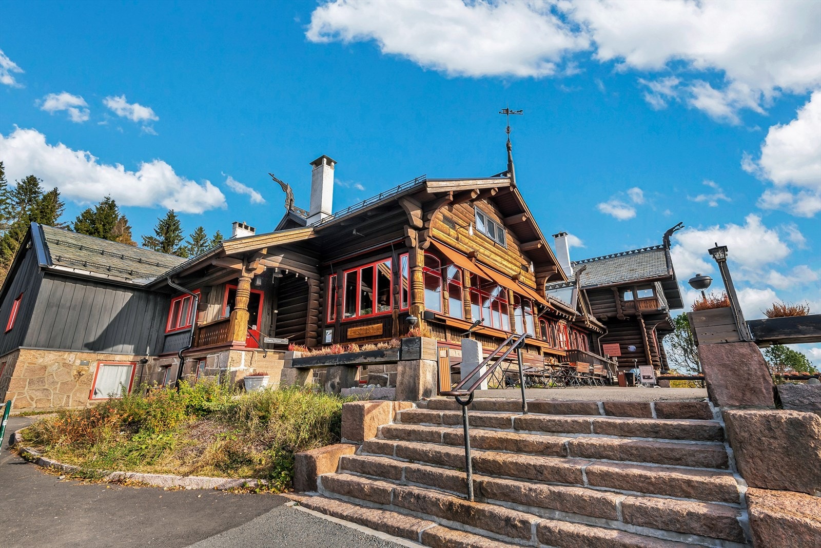 Det er kort vei til Holmenkollen og Frognerseteren - Flotte turmuligheter i nærområdet både sommer og vinter. Galleribilde