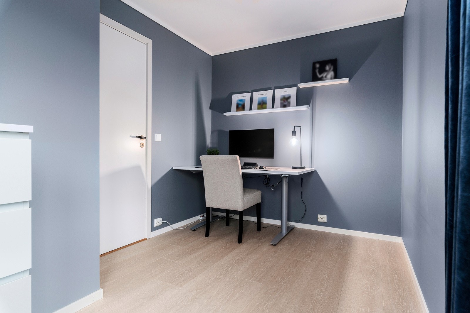 Soverom nummer to passer utmerket som hjemmekontor, gamingrom, barnerom eller gjesterom. Galleribilde