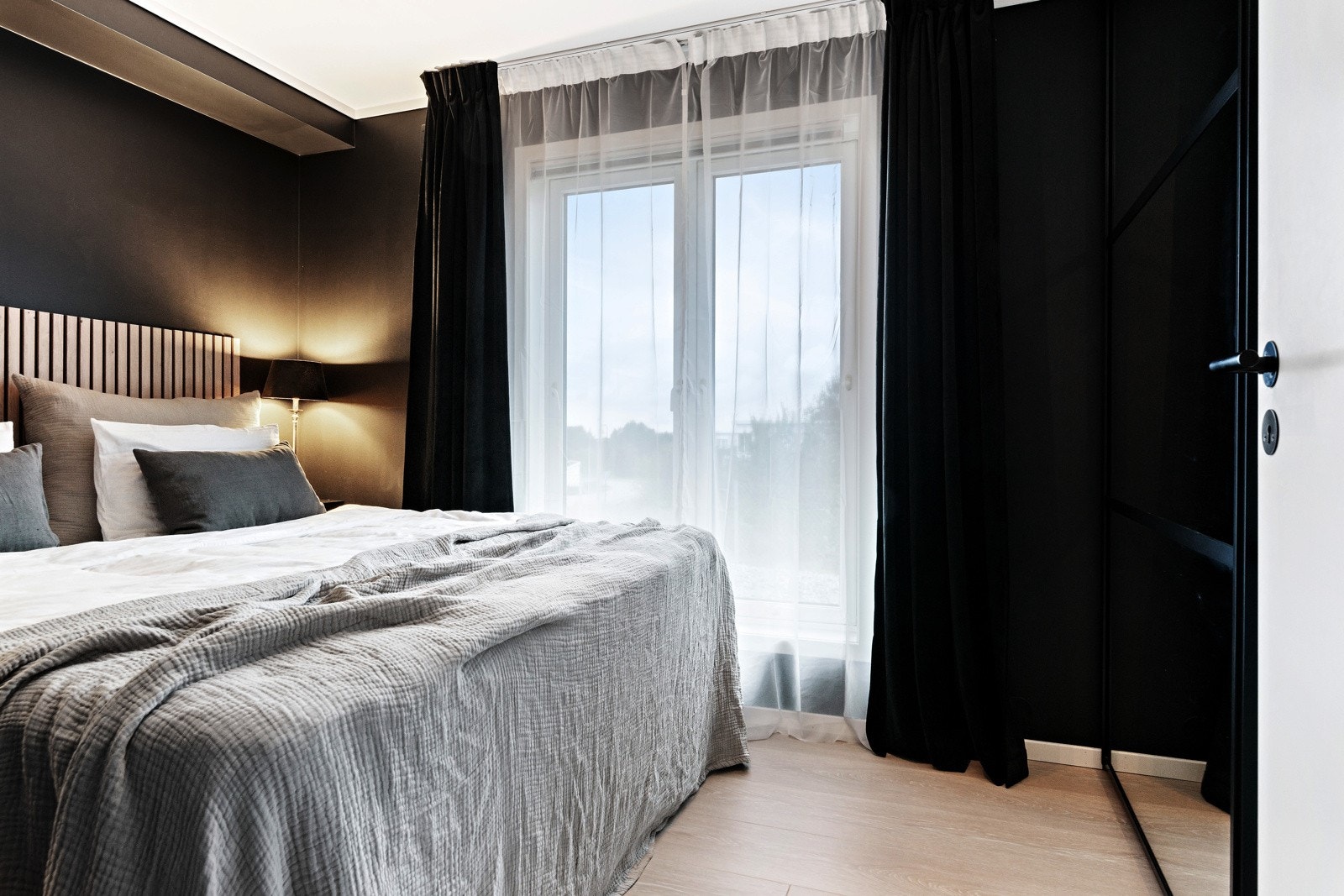 Her er det innredet med 180cm-seng. Galleribilde