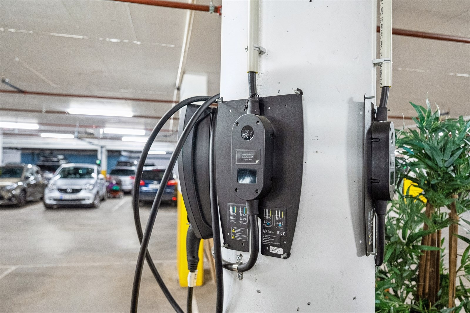 Det medfølger en garasjeplass i lukket garasjeanlegg. Det er mulig for beboere å legge opp til el-lader, om ønskelig. Galleribilde