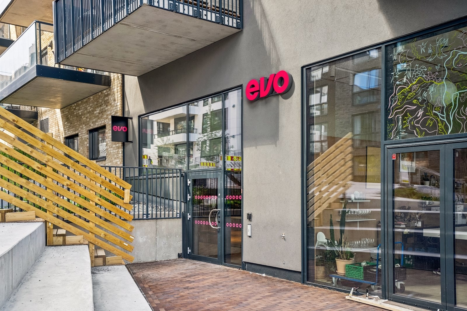 Frysjalia er markanært, men har du heller lyst til å trene innendørs har du treningssenteret EVO rett "utenfor" din bolig Galleribilde