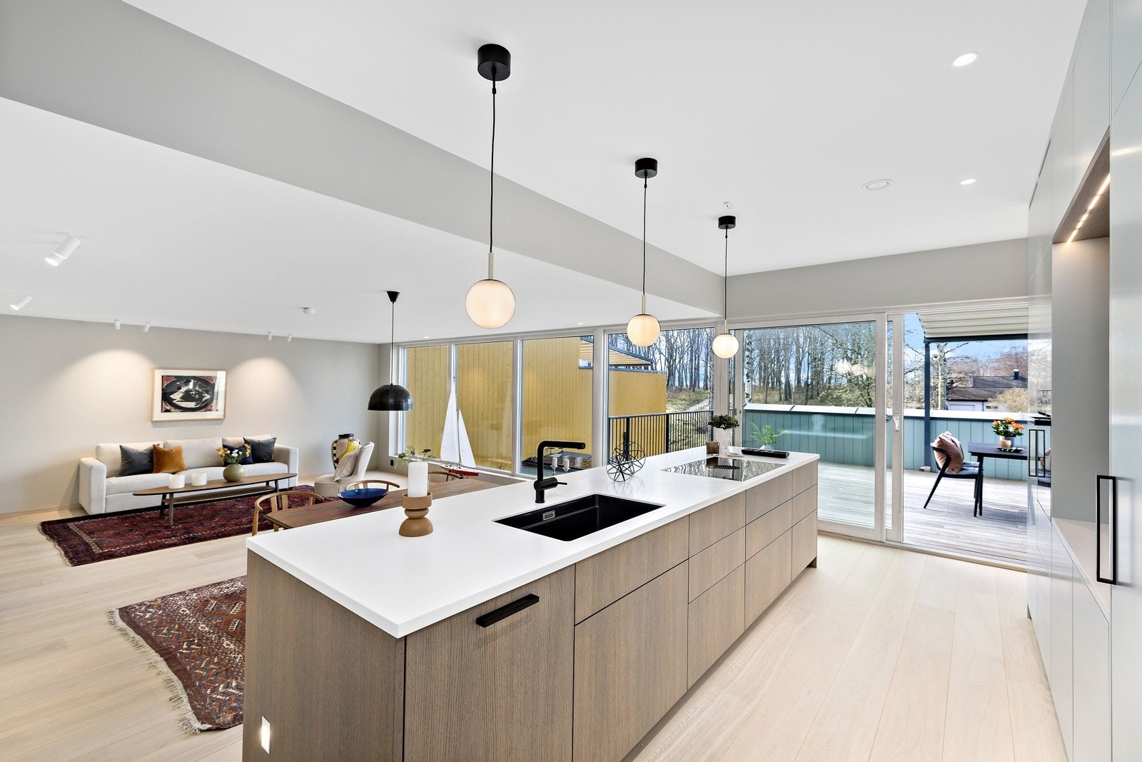 Lekkert kjøkken med stilig kjøkkenøy! Galleribilde