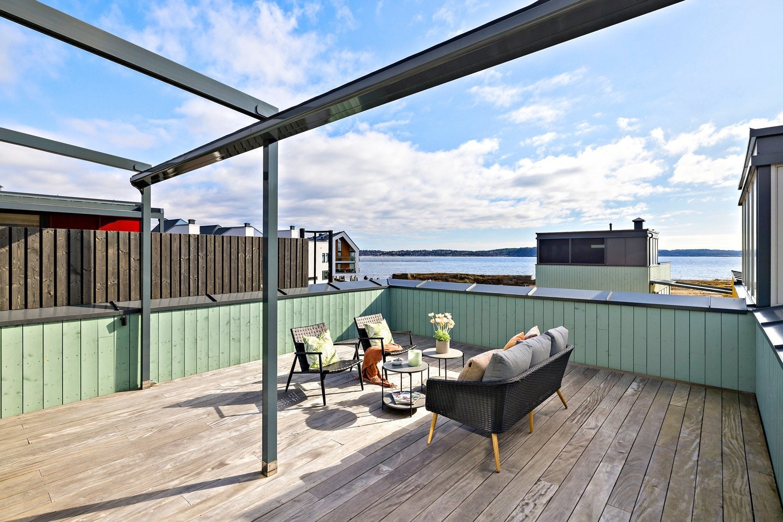 Terrasse på 40 kvm i toppetasjen med nydelig sjøutsikt! Galleribilde