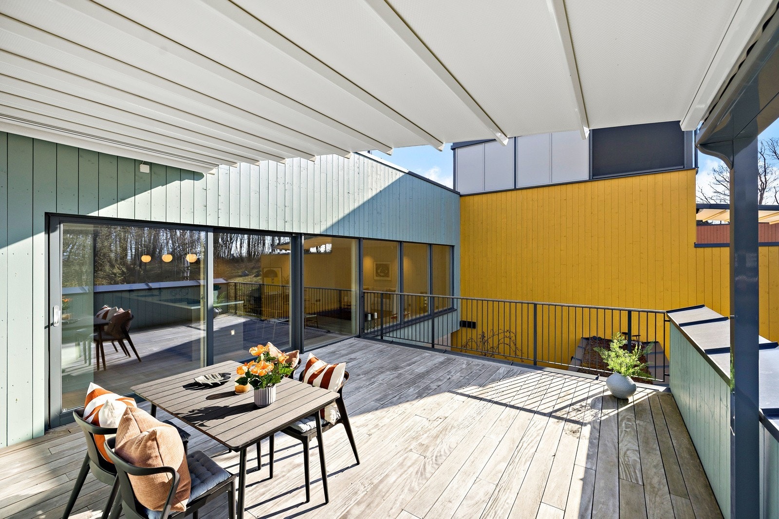 Terrasse på 30 kvm i 2. etasje. Galleribilde