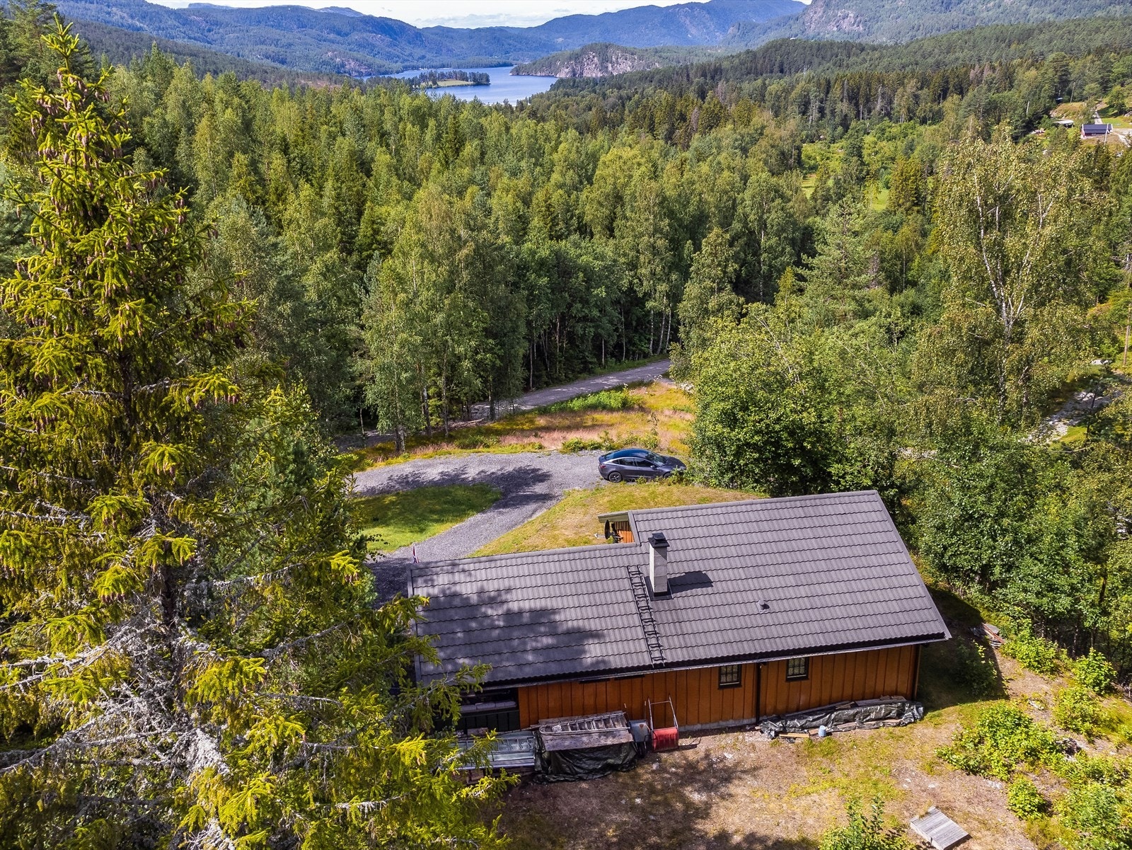 Området er en drøm for alle som søker ro i sjelen og ønsker det helt usjenert. Her har man et flott utgangspunkt for både lange og korte fotturer i skog og mark, sanking av sopp eller bær. Galleribilde