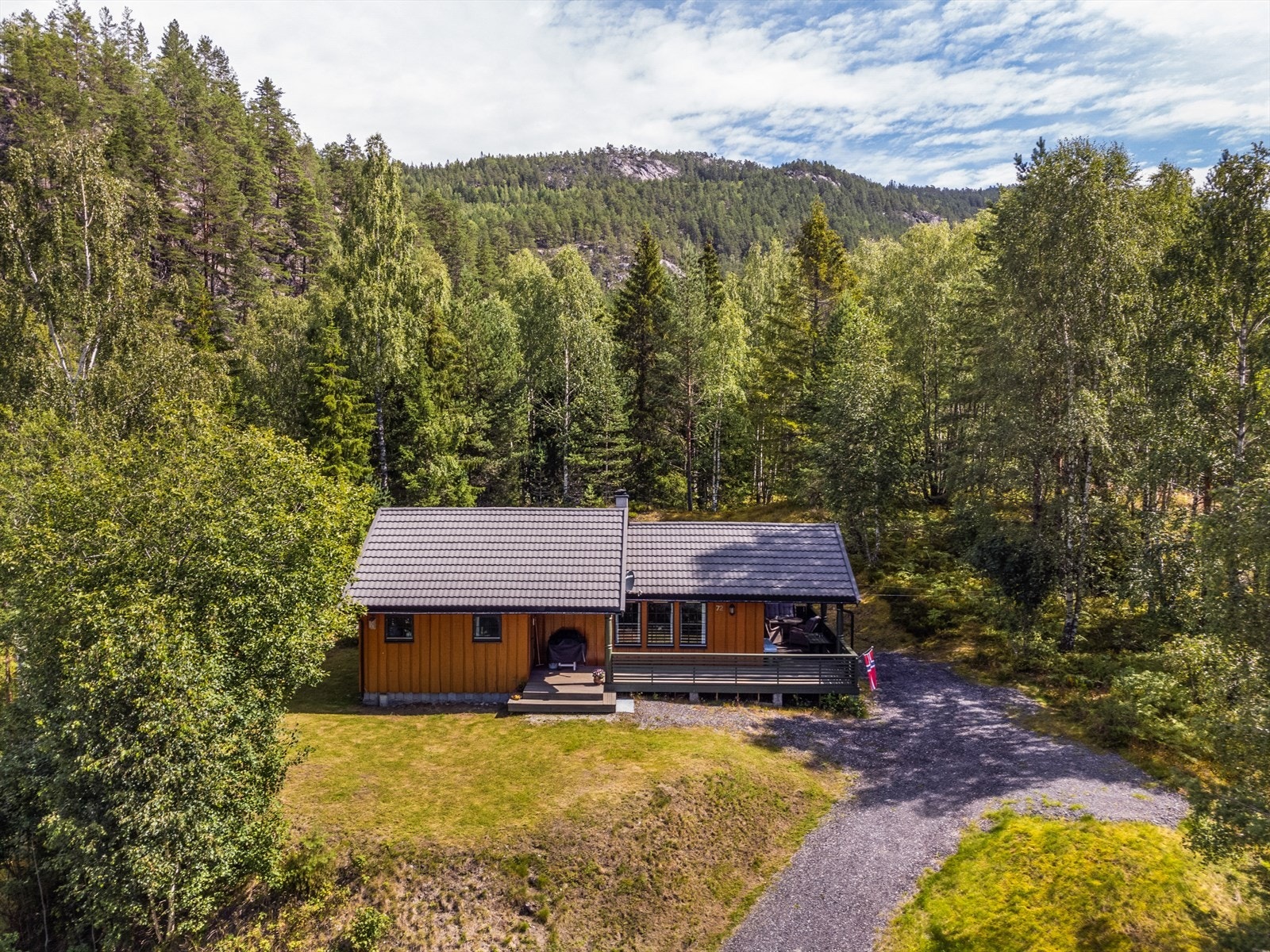 EiendomsMegler1 ved Halvor Østerli presenterer Mastedalvegen 72! Galleribilde