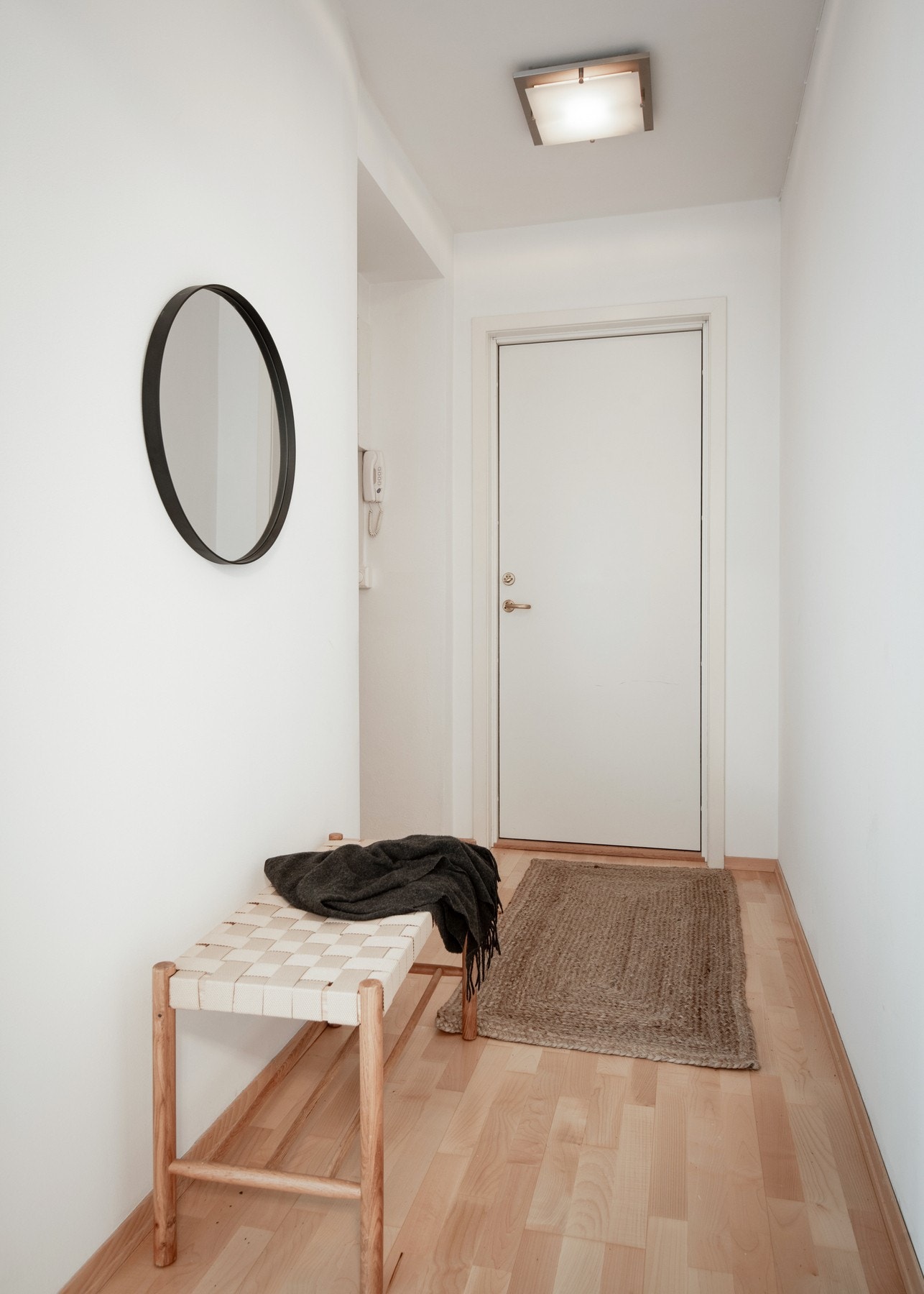 Leiligheten ligger flott til i fjerde etasje, og i den lyse entréen får du med en gang ett flott førsteinntrykk av boligen. Galleribilde