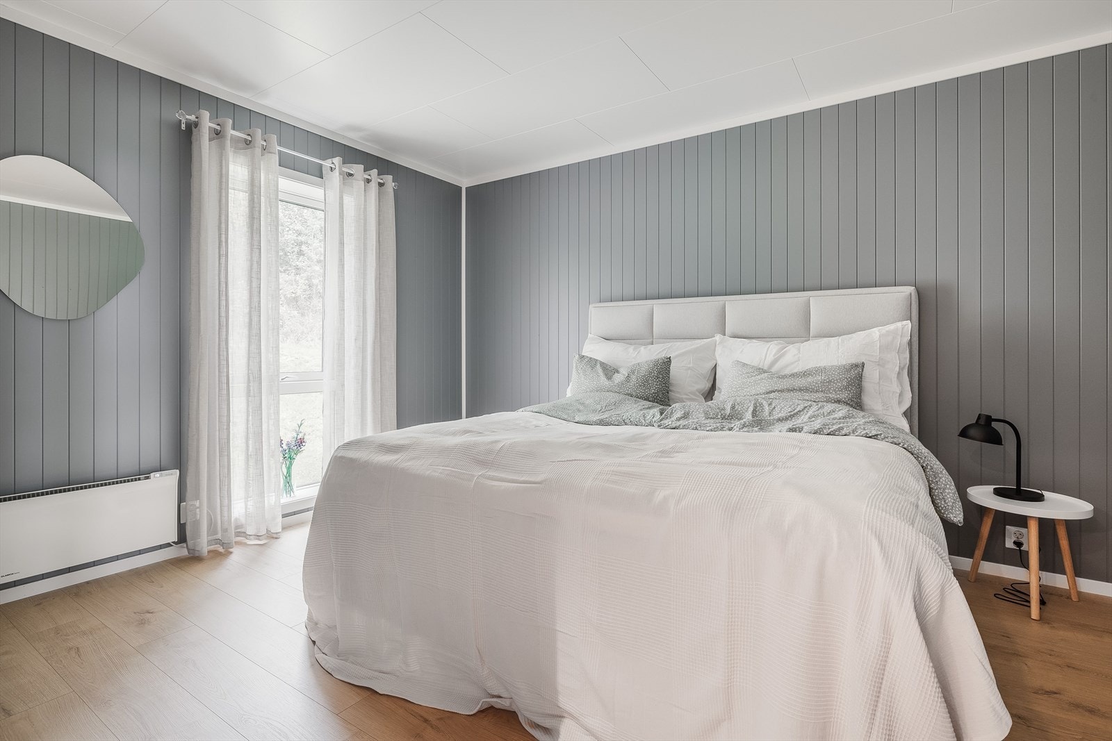 Boligen har et lyst og innbydende hovedsoverom av god størrelse. Galleribilde