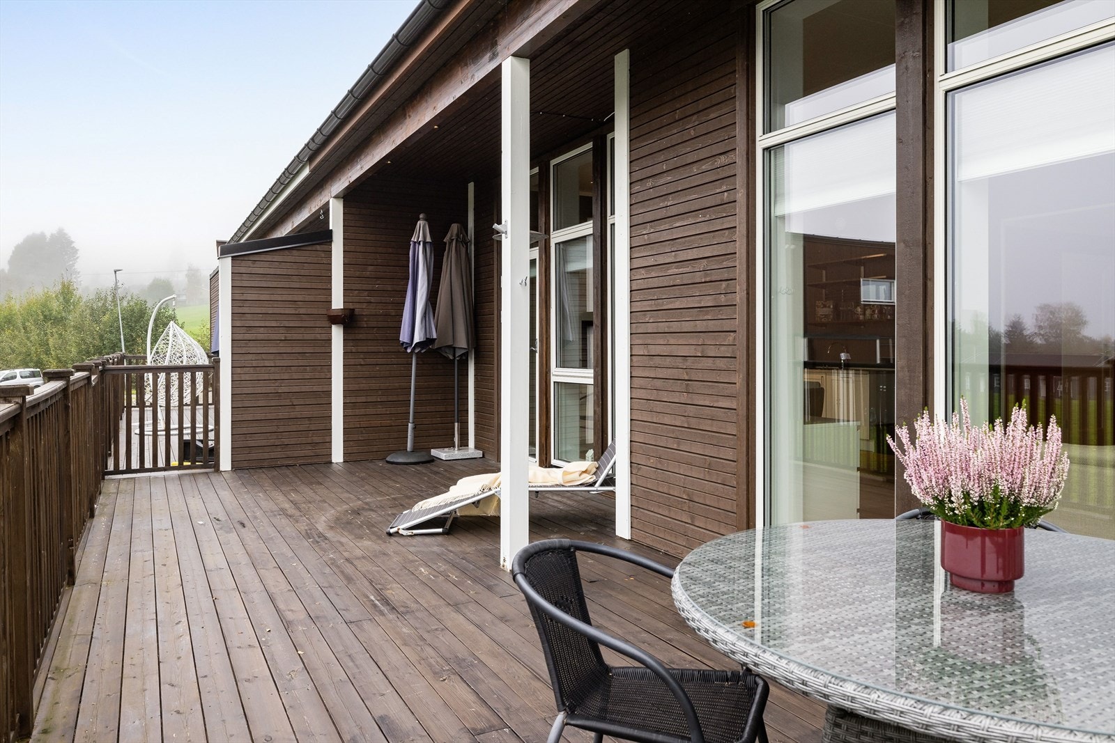 Beliggenheten mot syd sørger for gode solforhold. Dette er uten tvil en fin plass for lange og late sommerdager! Galleribilde