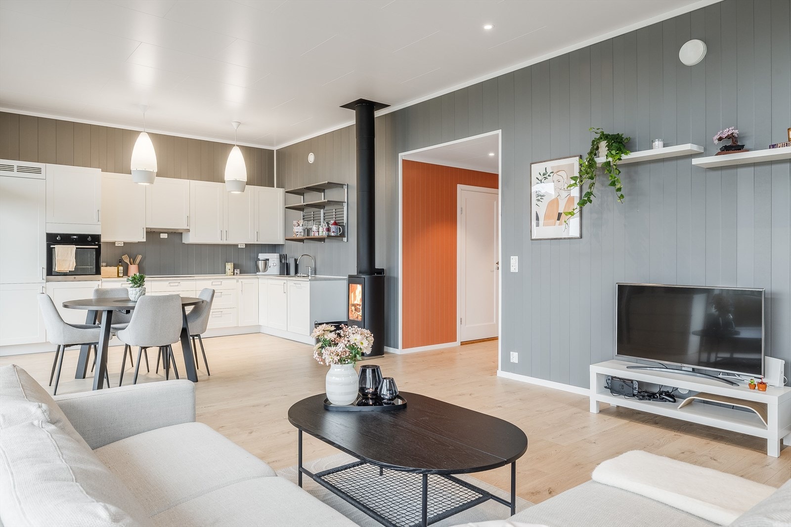 Boligen har balansert ventilasjon med tilluft og avtrekk som sørger for et godt inneklima. Galleribilde