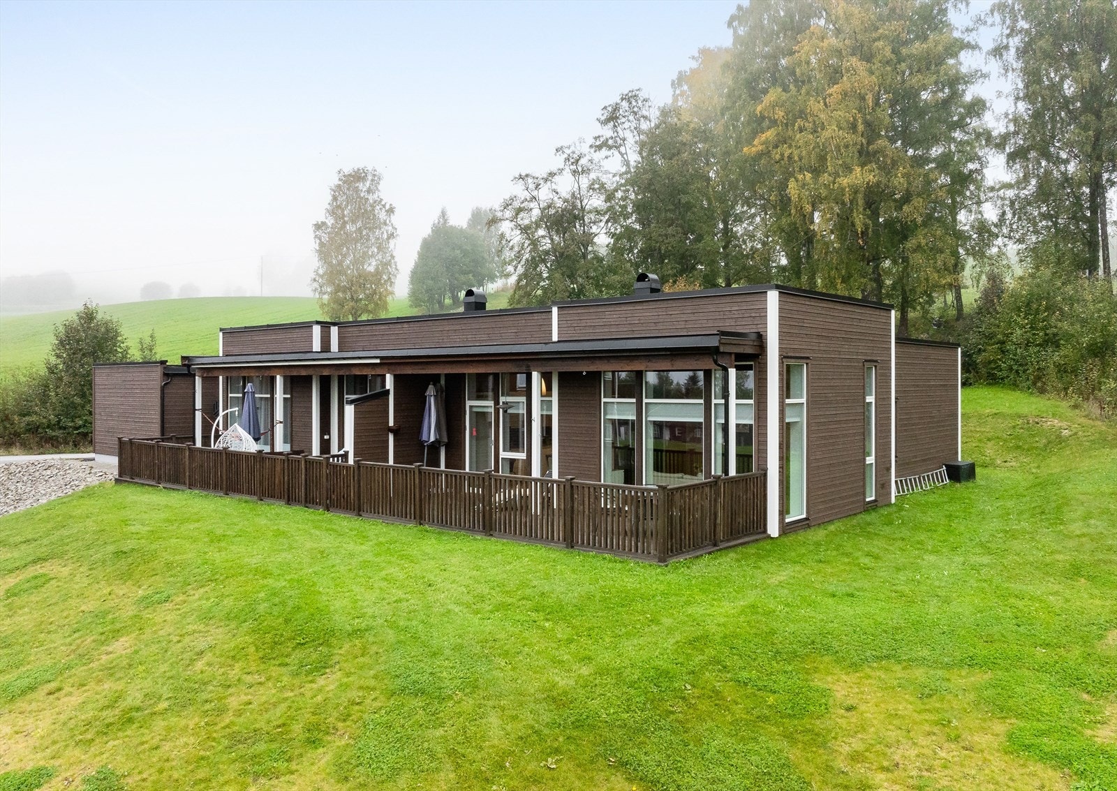 Svært lys og flott halvpart av en nyere og moderne tomannsbolig fra 2019. Galleribilde