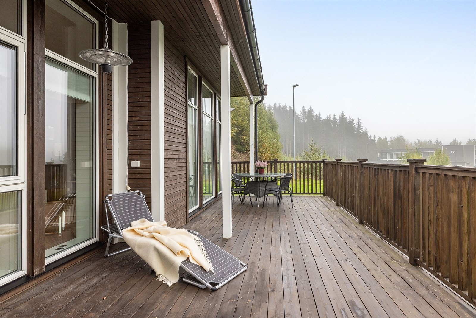 Fra stuen har du utgang til en stor og flott sydvendt terrasse med gode solforhold. Galleribilde