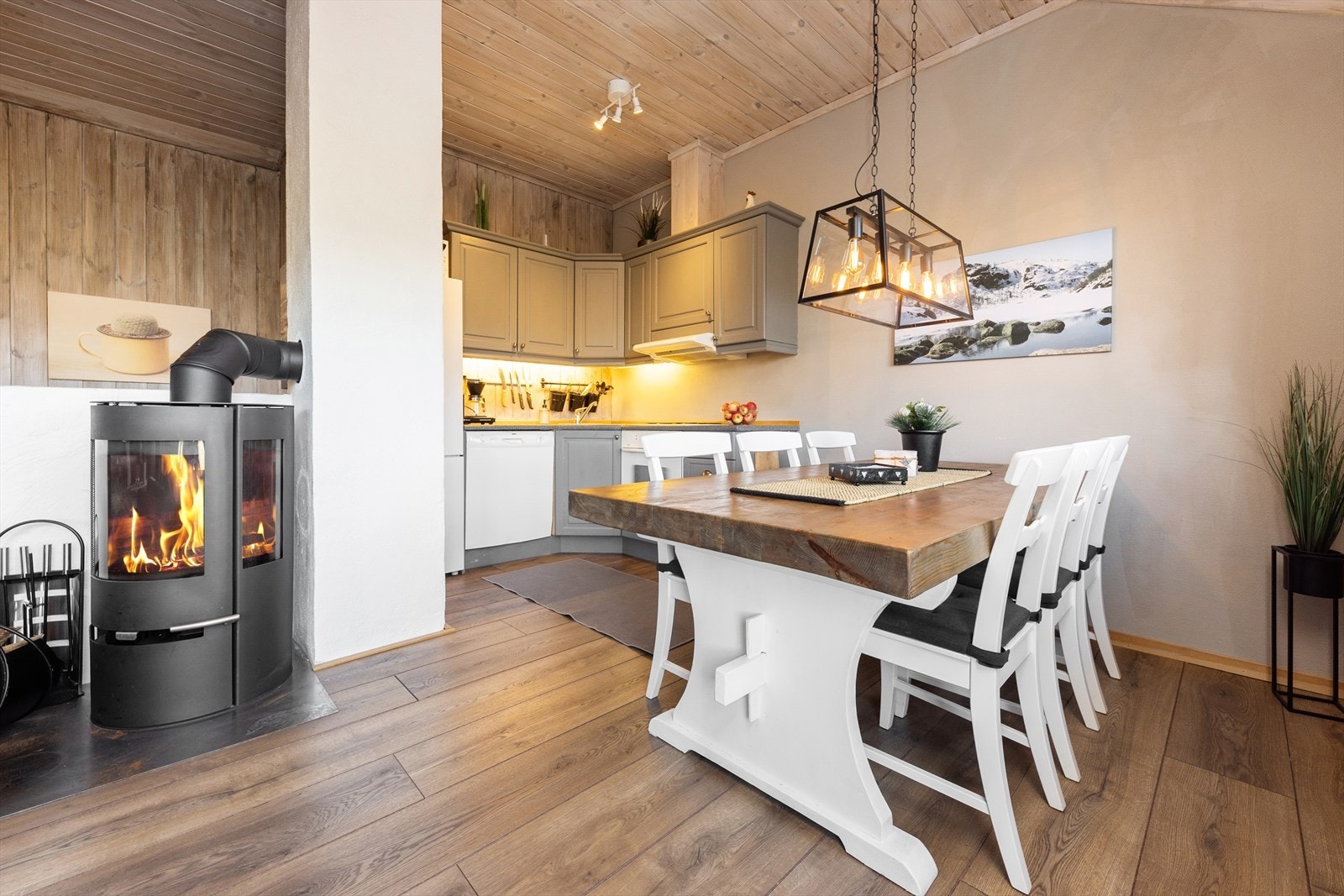 Stue med åpen kjøkkenløsning Galleribilde