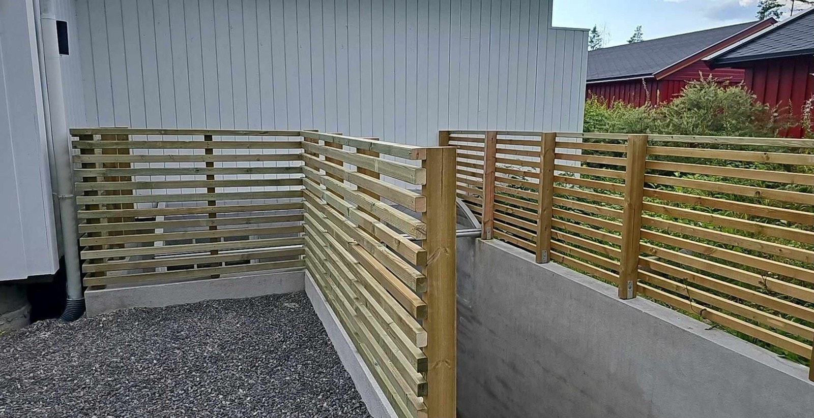 Rekkverk ferdigstilt etter avholdt takst, dette gjelder TG 3 gitt tomteforhold> Forstøtningsmurer. Galleribilde