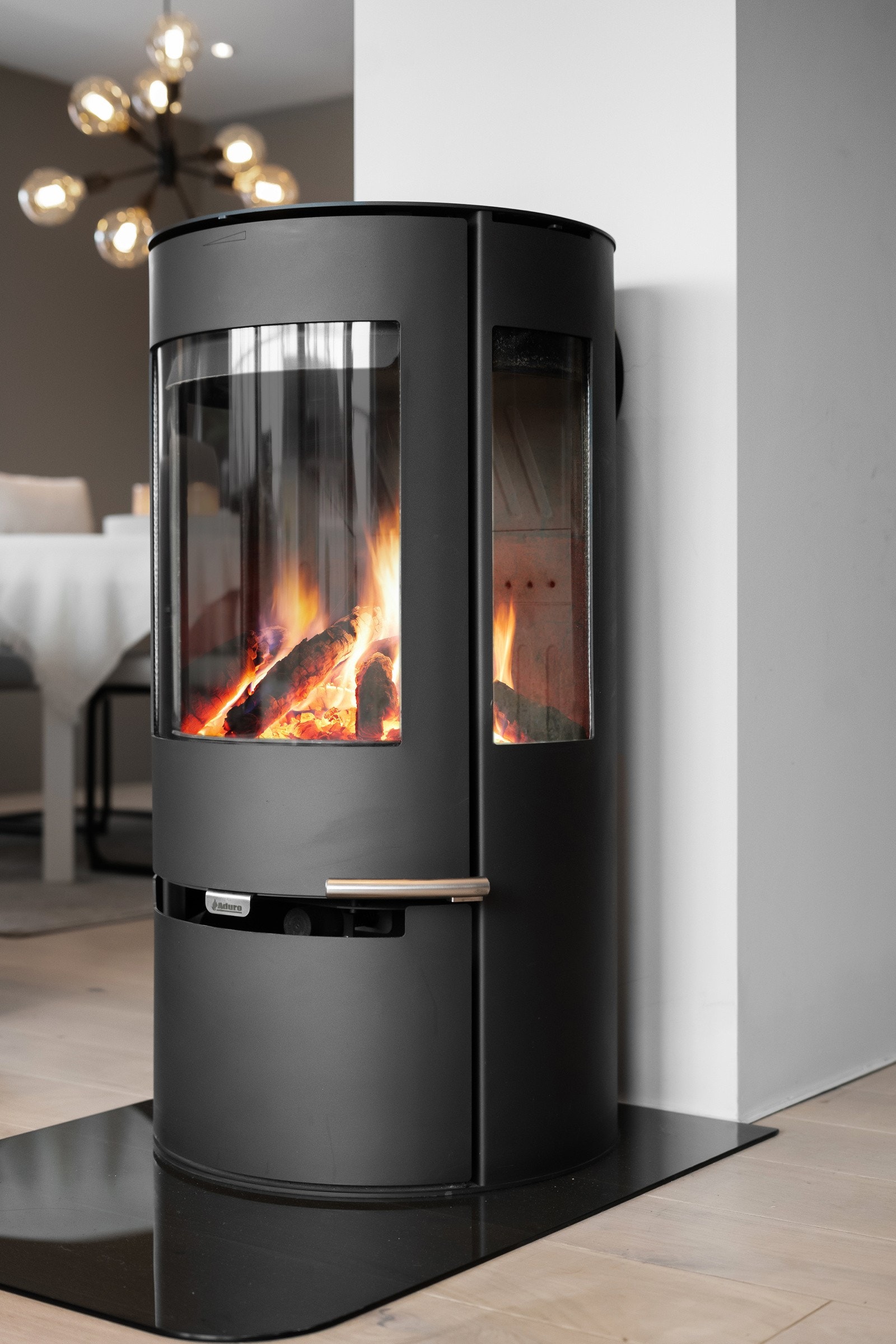 Her kan du fyre i ovnen på kalde kvelder. Galleribilde