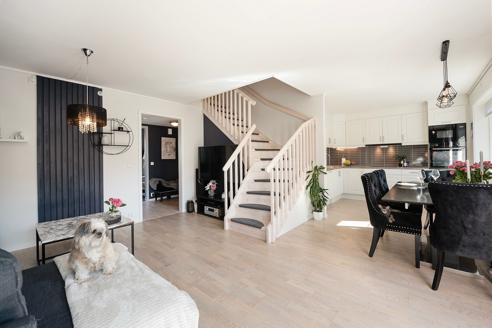 EIE eiendomsmegling v/ Ida Cathrine Holan ønsker velkommen til Eplehagan 12! Galleribilde