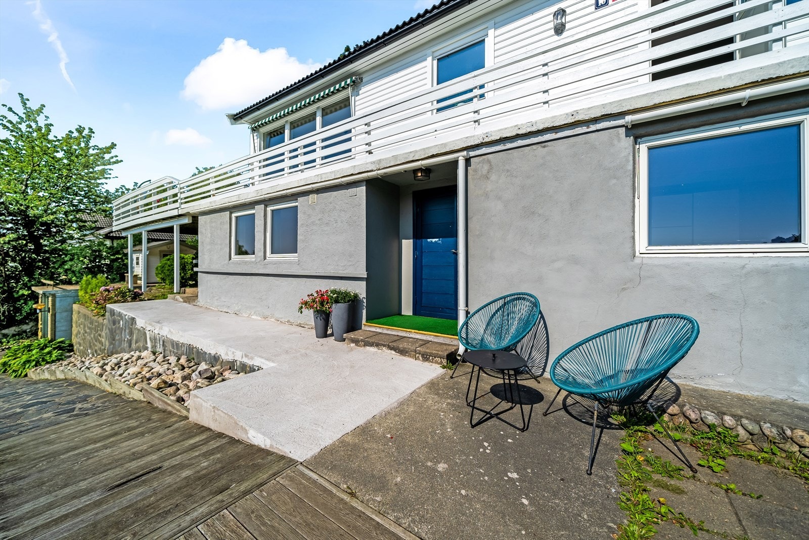 Uteplass ved hybel Galleribilde