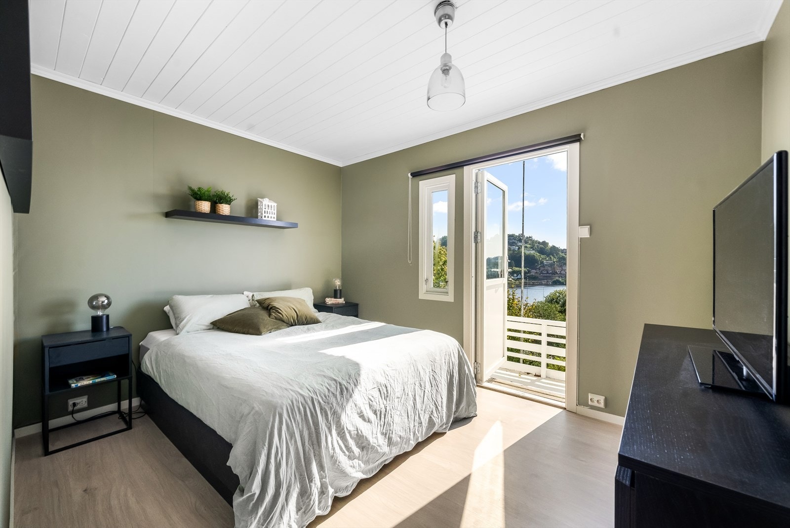 Soverom med utgang til terrassen Galleribilde