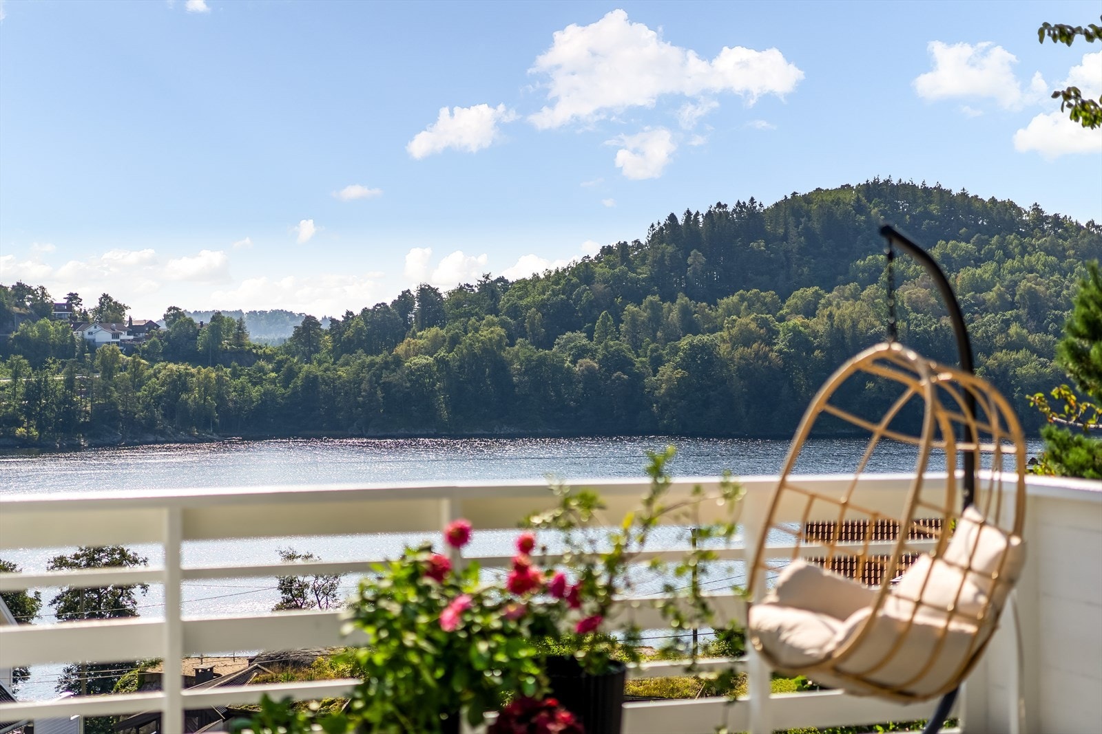Nydelig utsikt over Skogfjorden Galleribilde