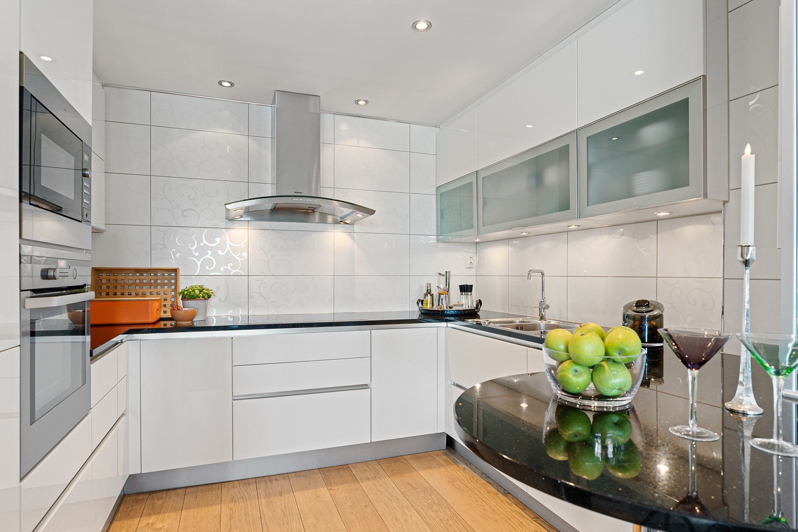 Kjøkken med innredning fra Schmidt Galleribilde