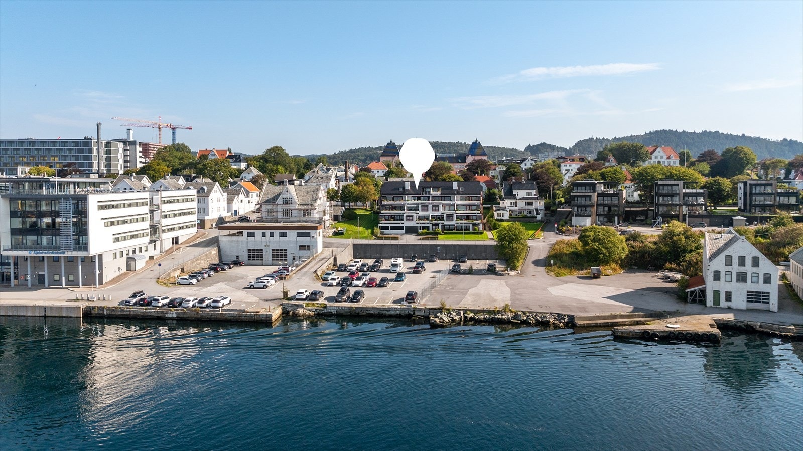 Fra leiligheten har man umiddelbar nærhet til sentrum med de fleste fasiliteter Galleribilde