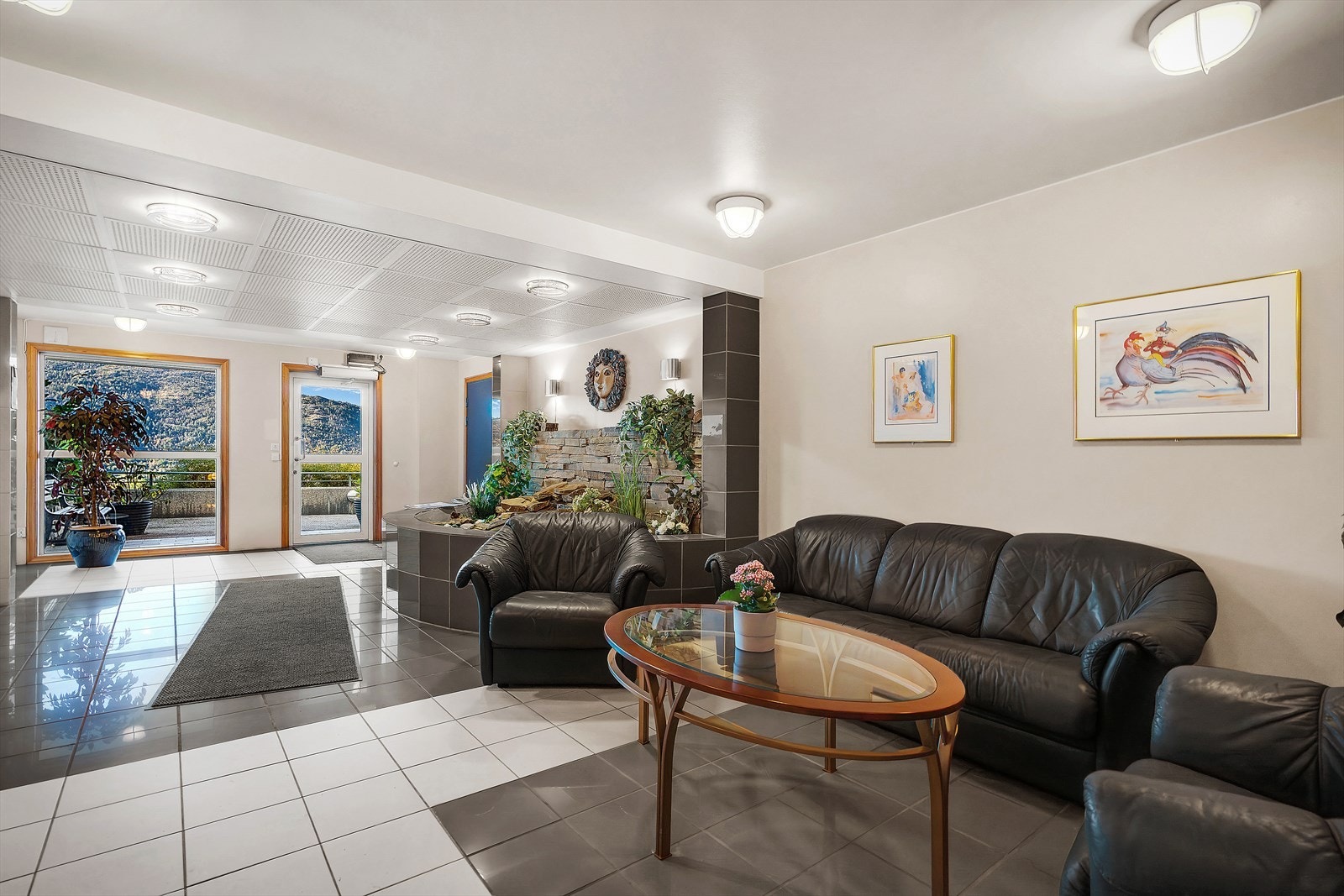 - Fellesarealet er trivelig både inne og ute - Galleribilde