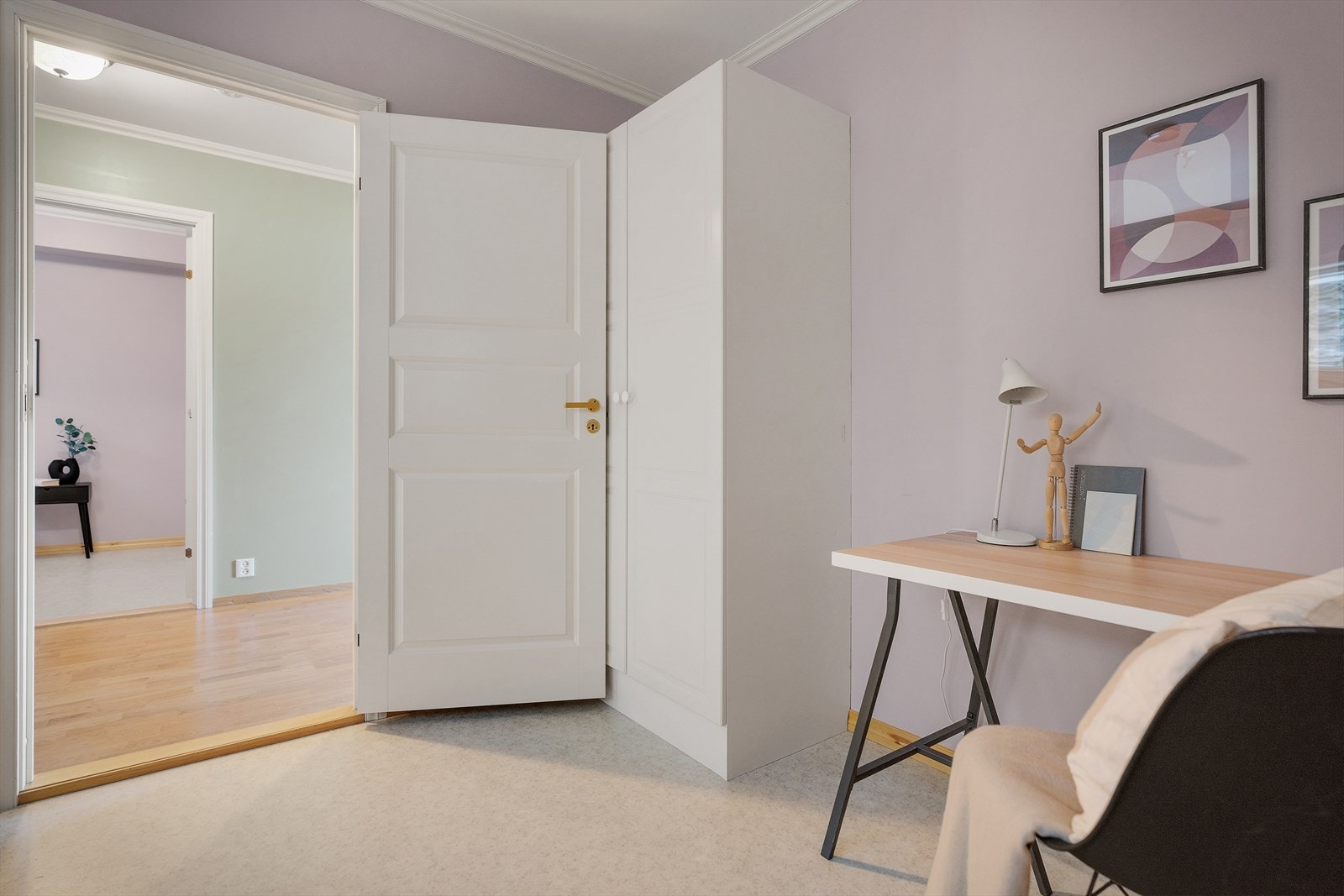 - Det er innredet som soverom kombinert med kontor - Galleribilde