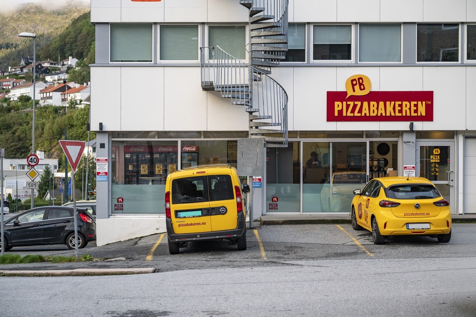 - Området har et godt utvalg av servicetilbud, som Pizzabakeren, 7-Eleven, Rema 1000 og flere. I tillegg ligger Kiwi bare en 5-minutters spasertur fra leiligheten - Galleribilde