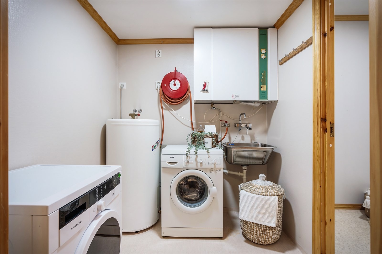- Leiligheten har også et praktisk vaskerom på 3,8 m² - Galleribilde