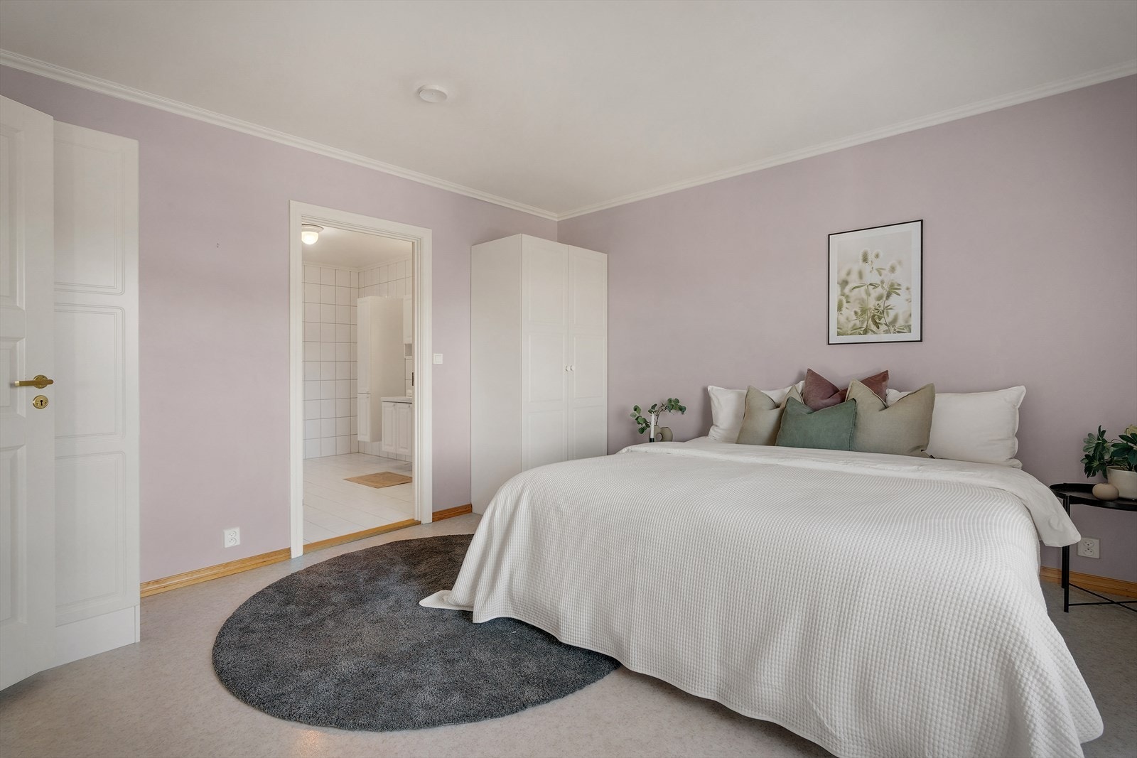 - Fra soverommet er det inngang til badet - Galleribilde