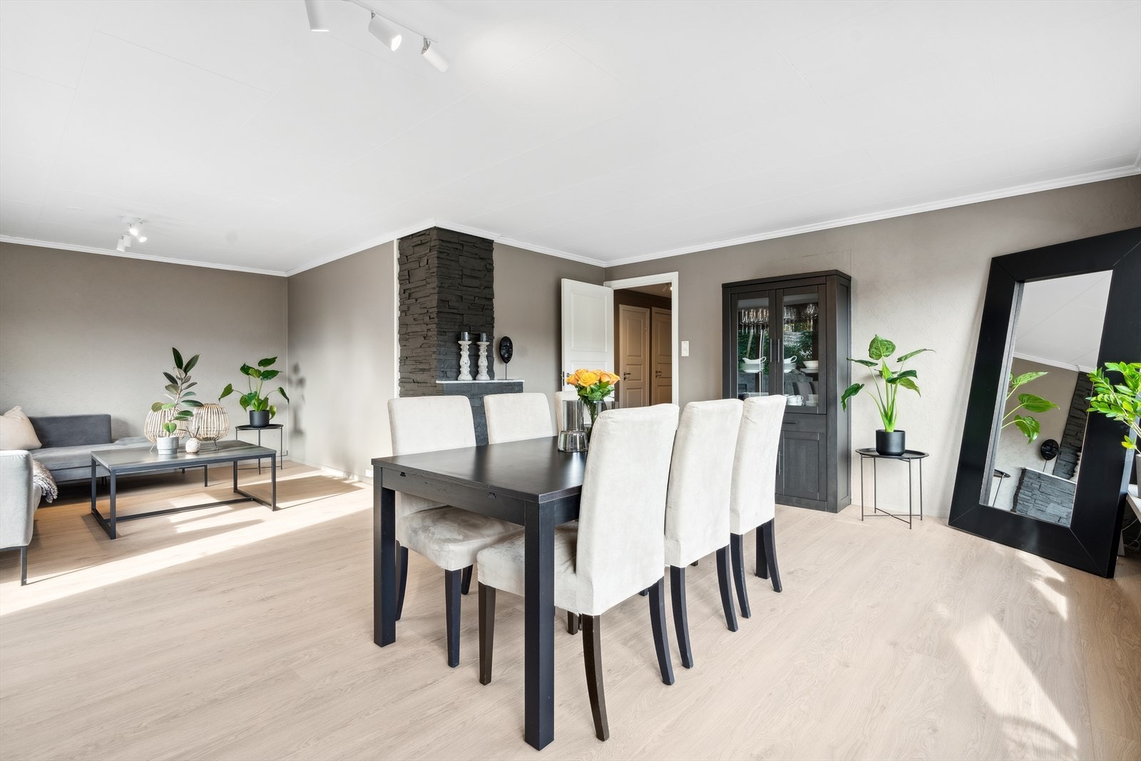 Stor stue holdt i fine farger Galleribilde