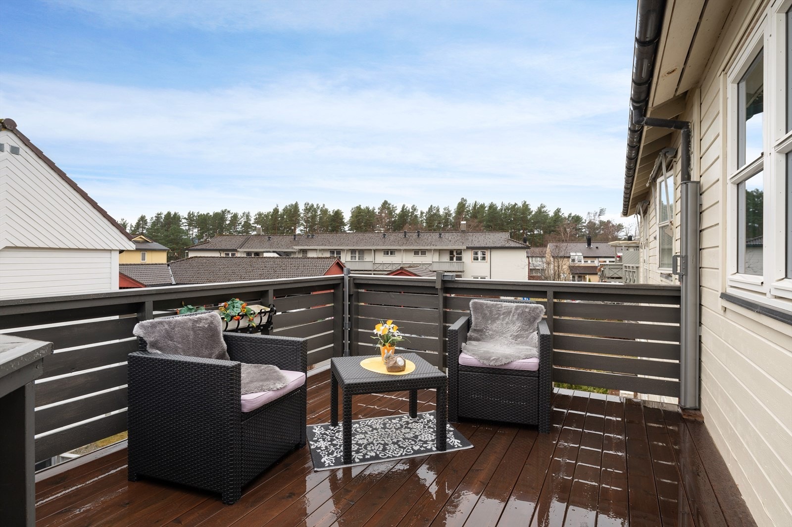 Sydvendt og solrik veranda på 13,5 kvm. Galleribilde