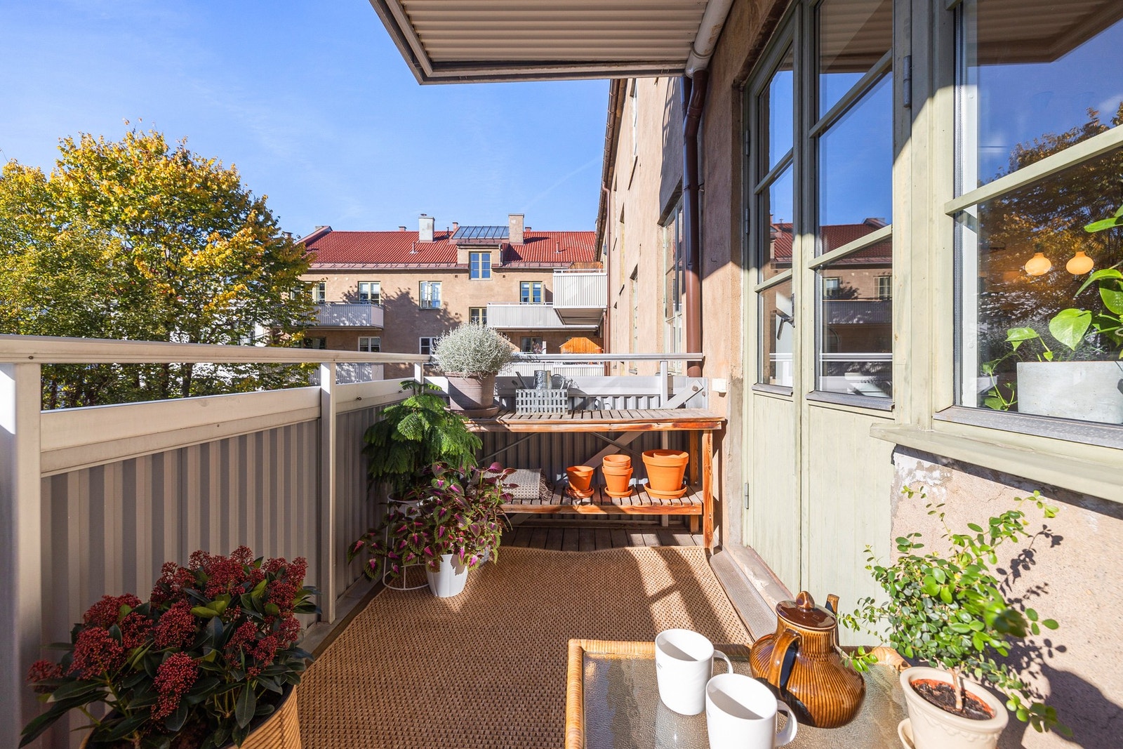 Med god plass til både sittemøblement og grill, er balkongen perfekt for lange sommerkvelder blant venner og familie. Galleribilde
