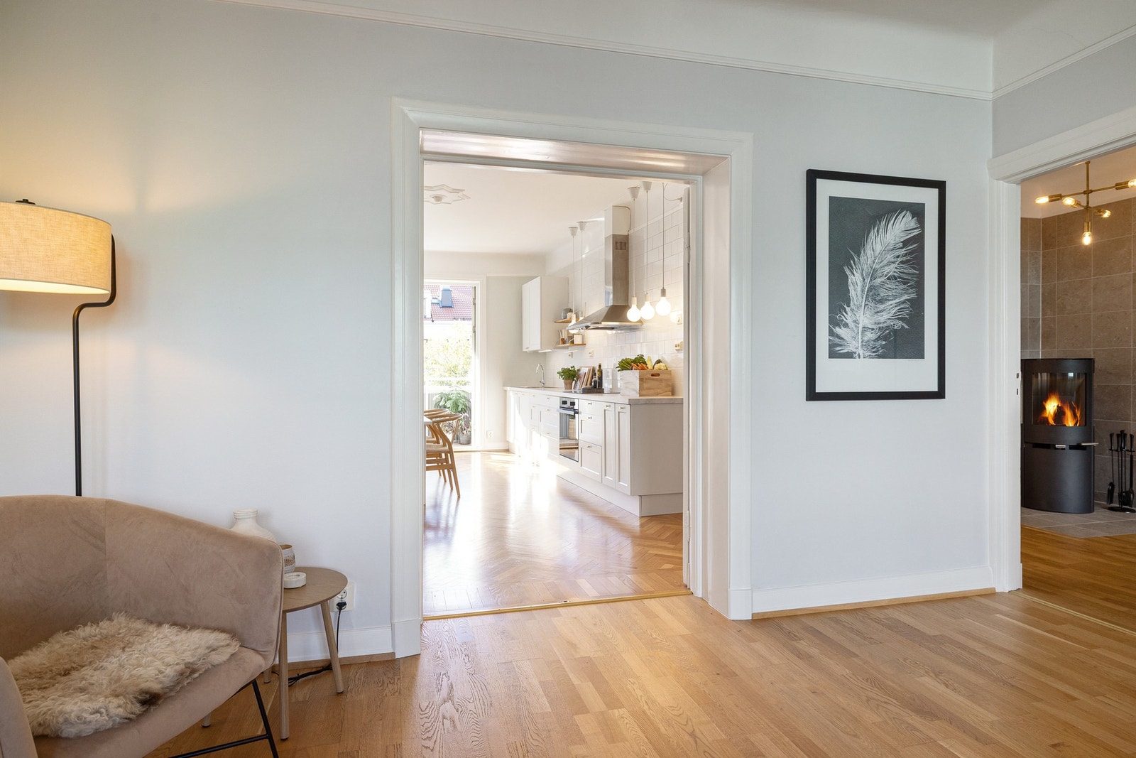 Boligen har en gjennomgående planløsning tilpasset en moderne familiehverdag. Galleribilde