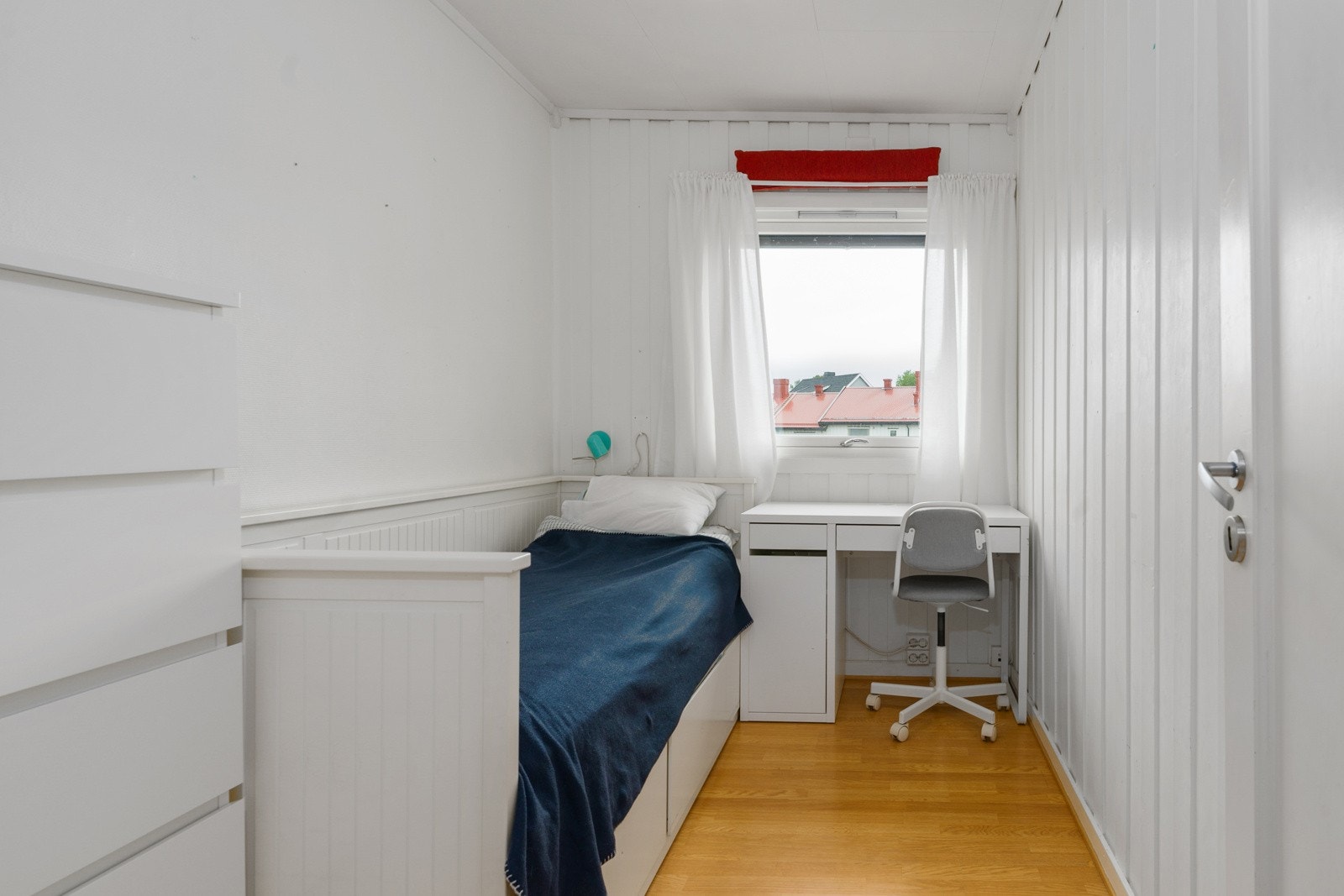 3 av boligens soverom ligger i 2.etasje. Galleribilde