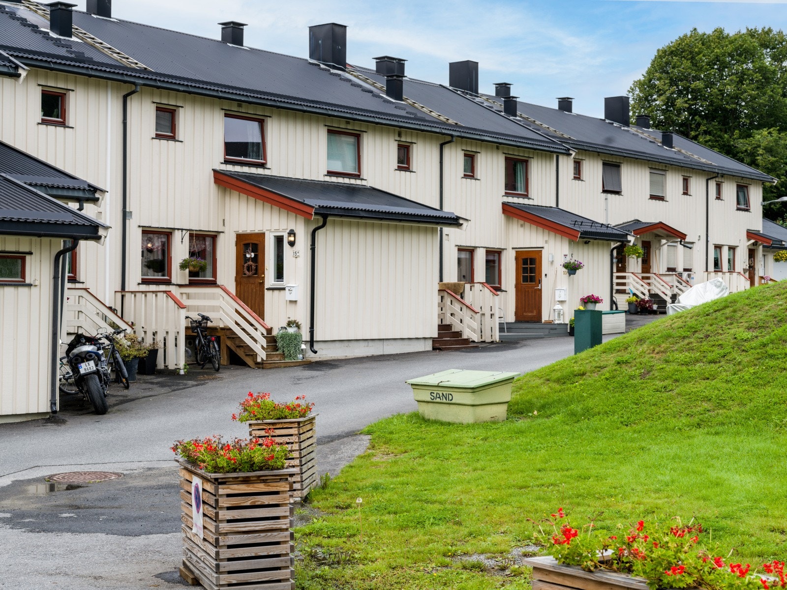 Velkommen til et hyggelig rekkehus i Solvangvegen 15B! Galleribilde