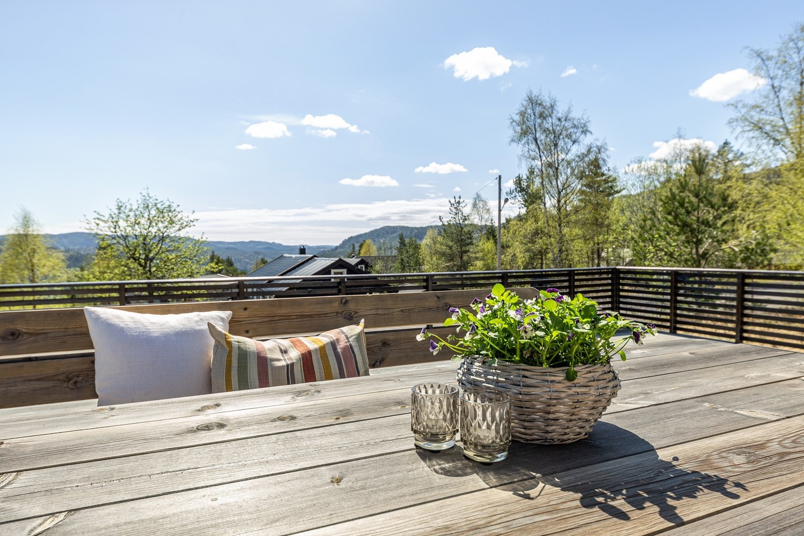 Fin utsikt over området fra terrassen Galleribilde