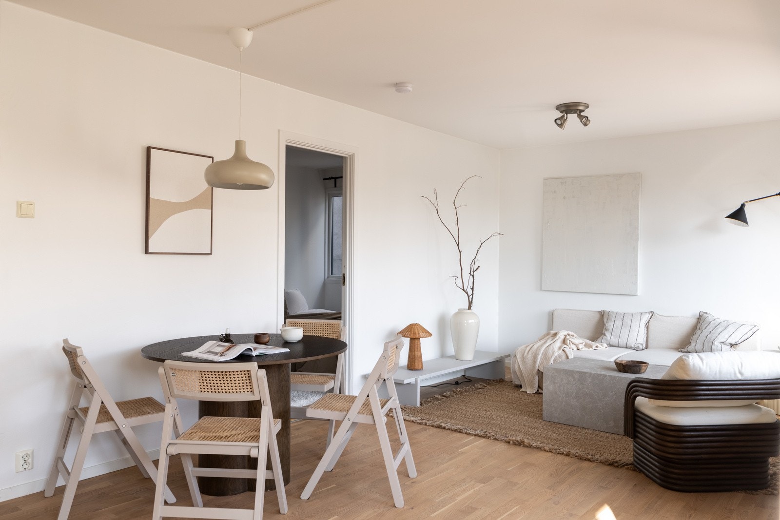 Innbydende 2-roms selveierleilighet vendt mot bakgård med attraktiv beliggenhet på Øvre Grünerløkka. Galleribilde