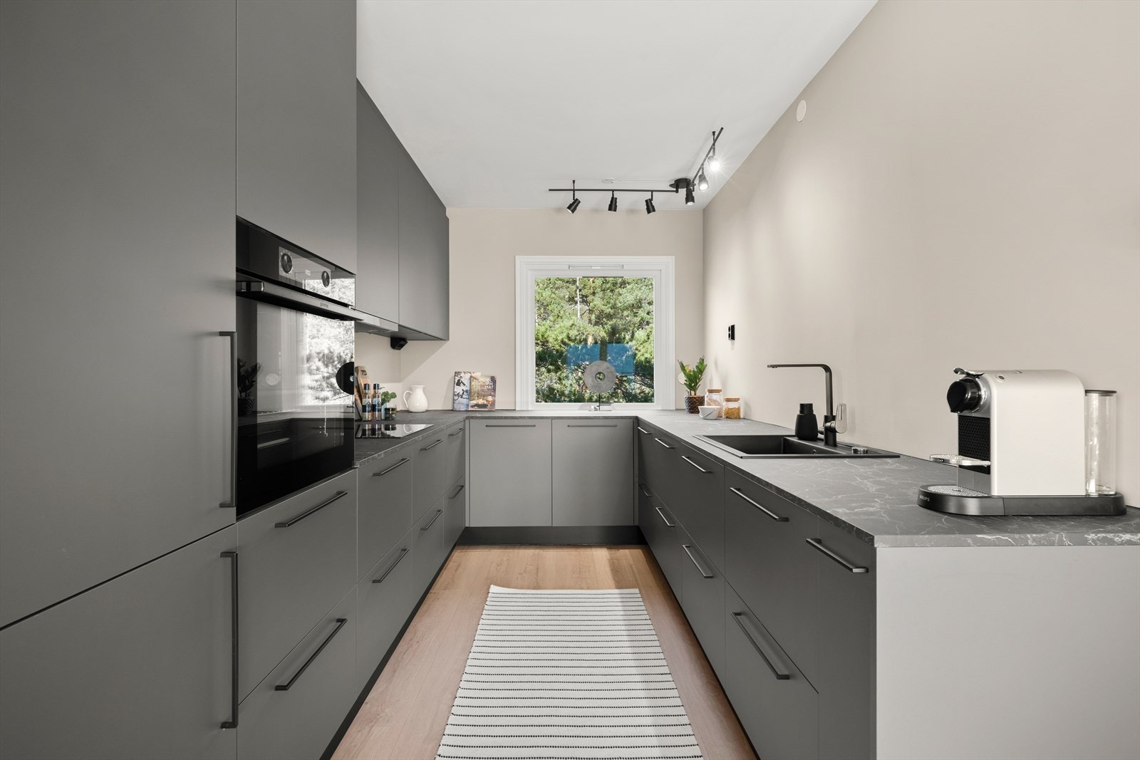 Strøkent og rålekkert kjøkken fra den italienske kvalitetsleverandøren Arredo3. Galleribilde