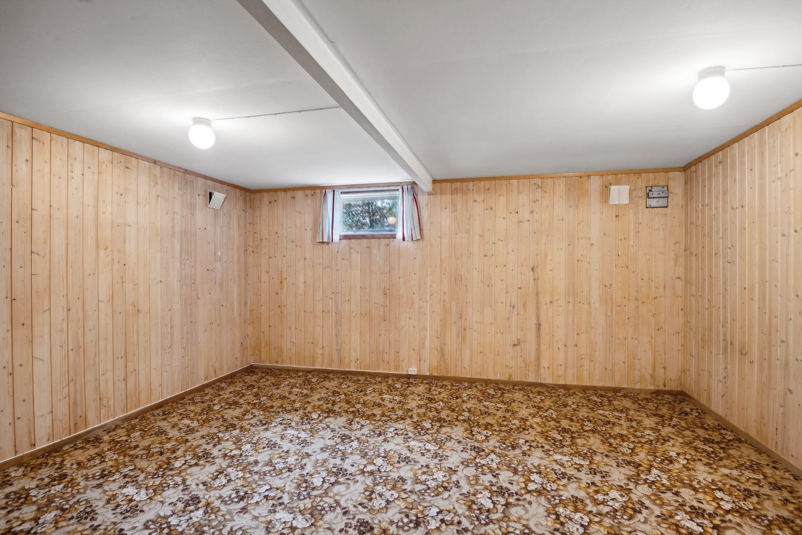 Kjelleren er ikke godkjent for varig opphold. Galleribilde