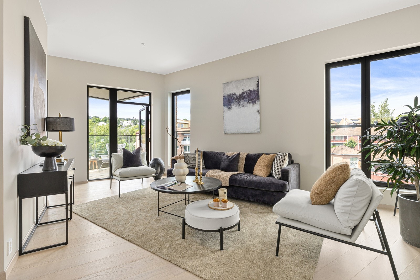 Stuen har utgang til vestvendt balkong Galleribilde